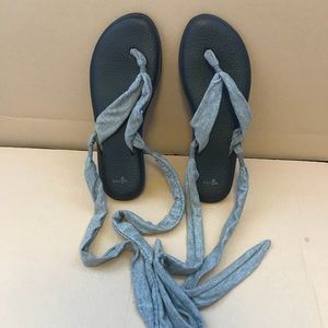Sanuk slinged up sandal